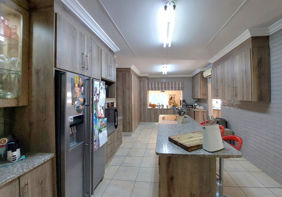 5 Bedroom Property for Sale in Brits North West